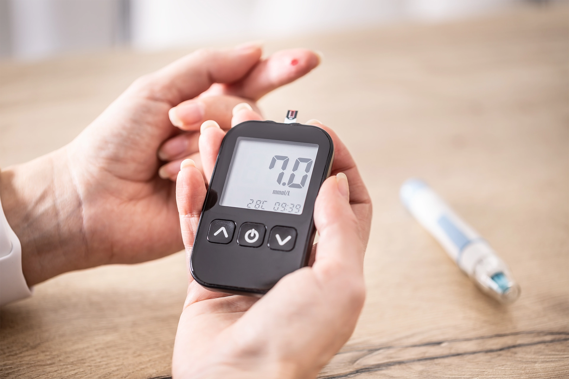 Digital meter for measuring insulin with a pricked finger