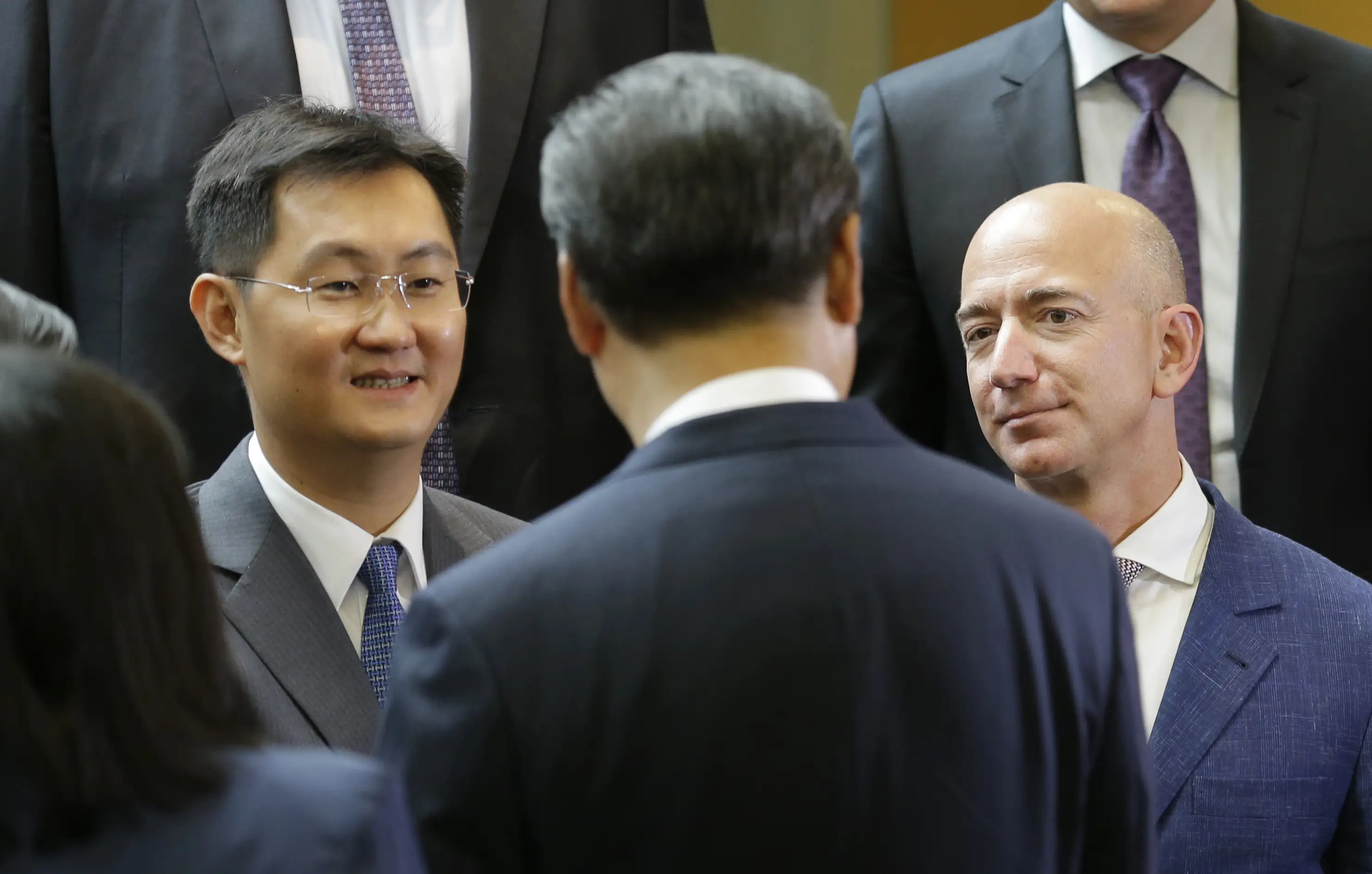 Amazon CEO Jeff Bezos and Tencent founder Pony Ma talk with Chinese President Xi Jinping