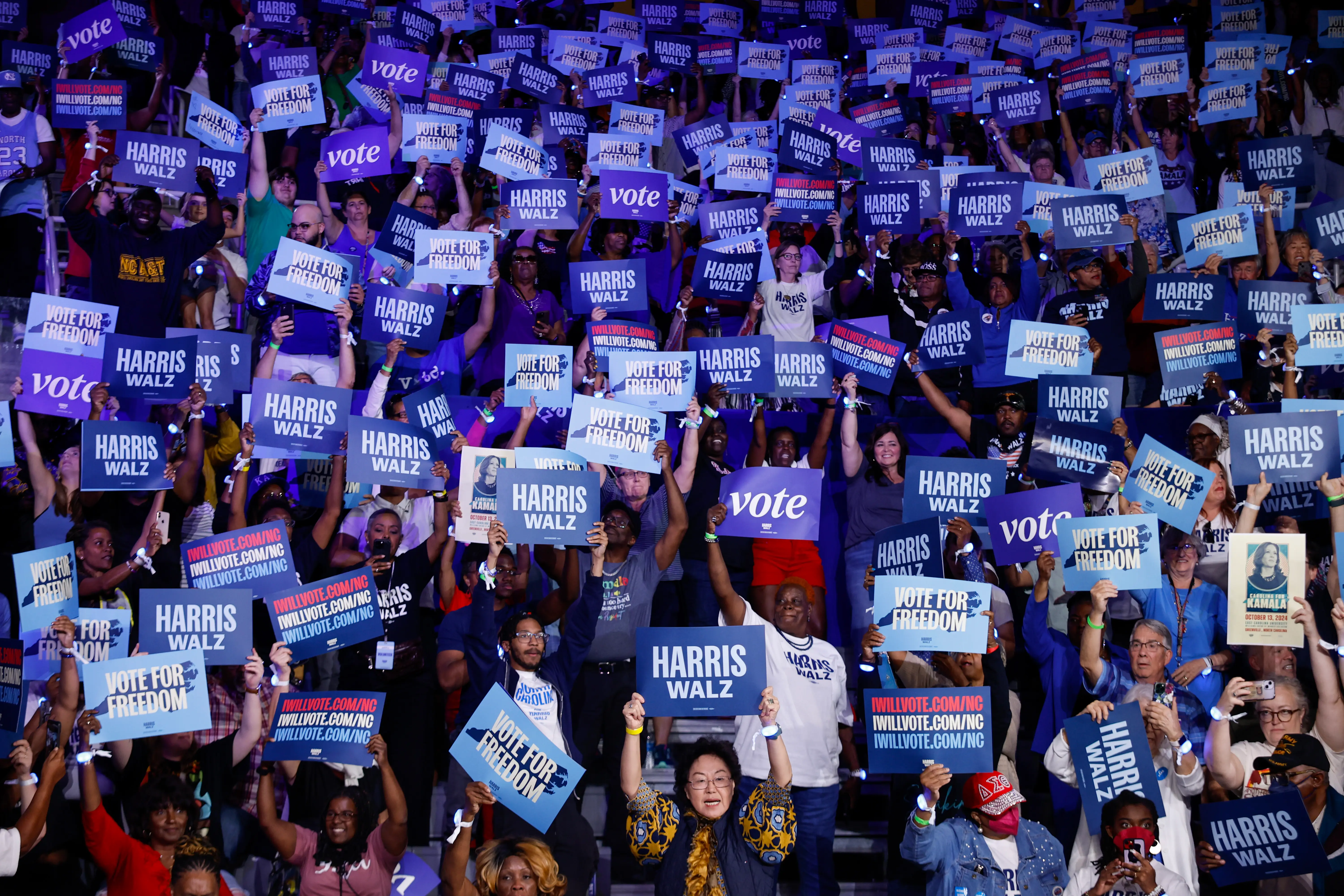 A crowd of supporters at a Kamala Harris rally.