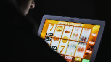 The Facebook trick online gambling is using to target Australians thumbnail image