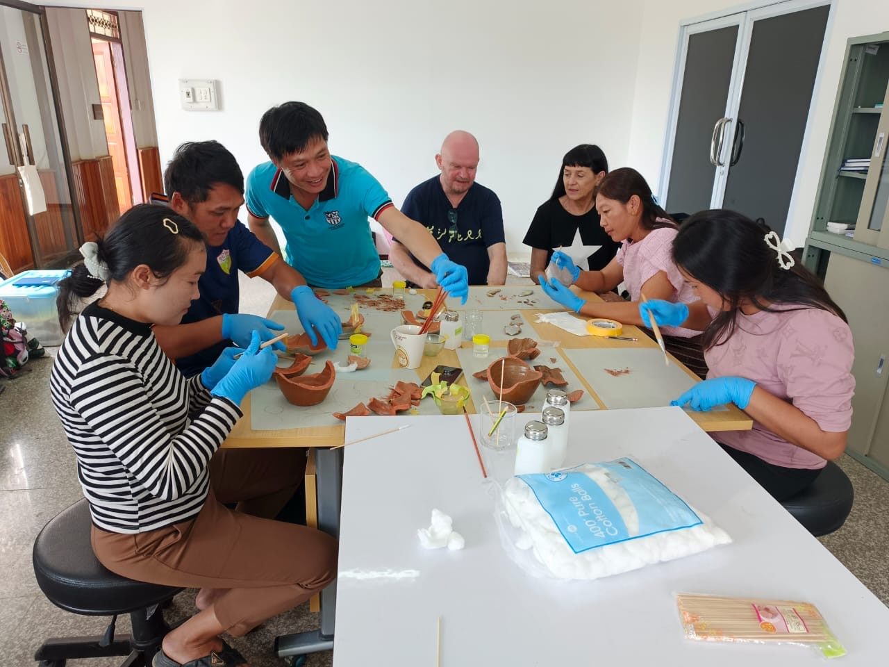 Large group at conservation workshop
