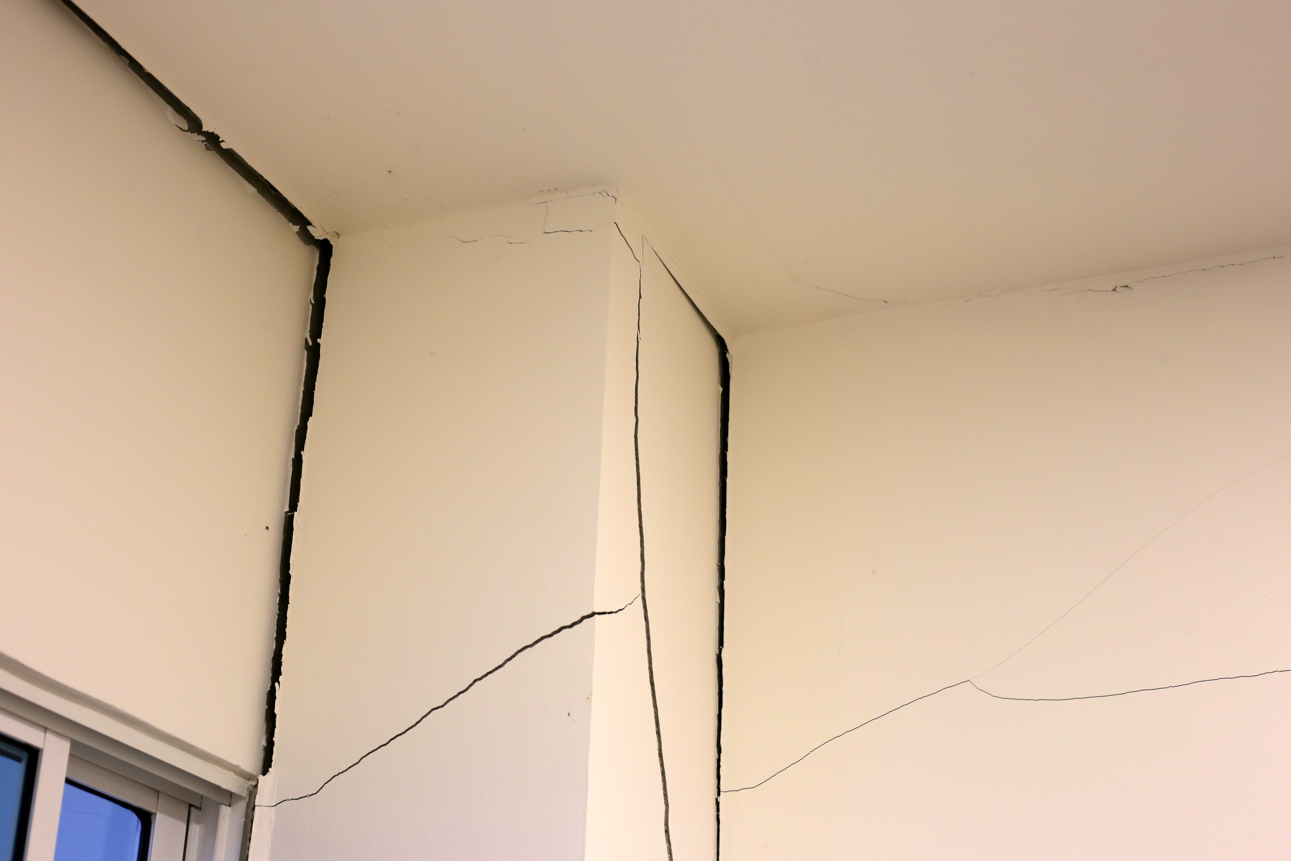 Structural wall cracks