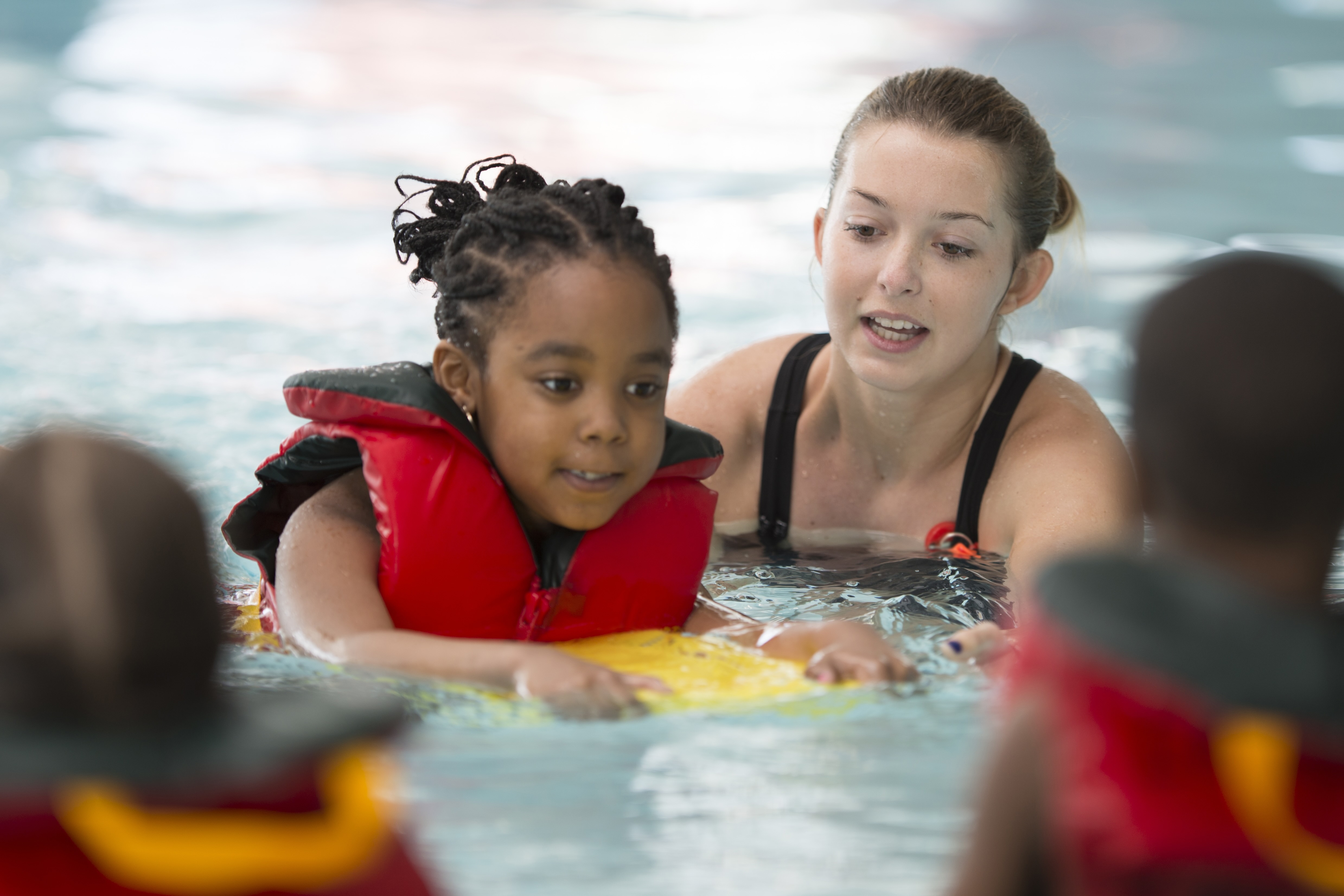 Children in swimming class 