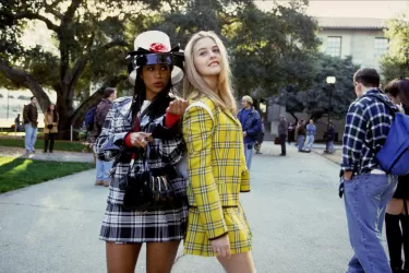 A scene from the movie Clueless with Alicia Silverstone and Stacey Dash