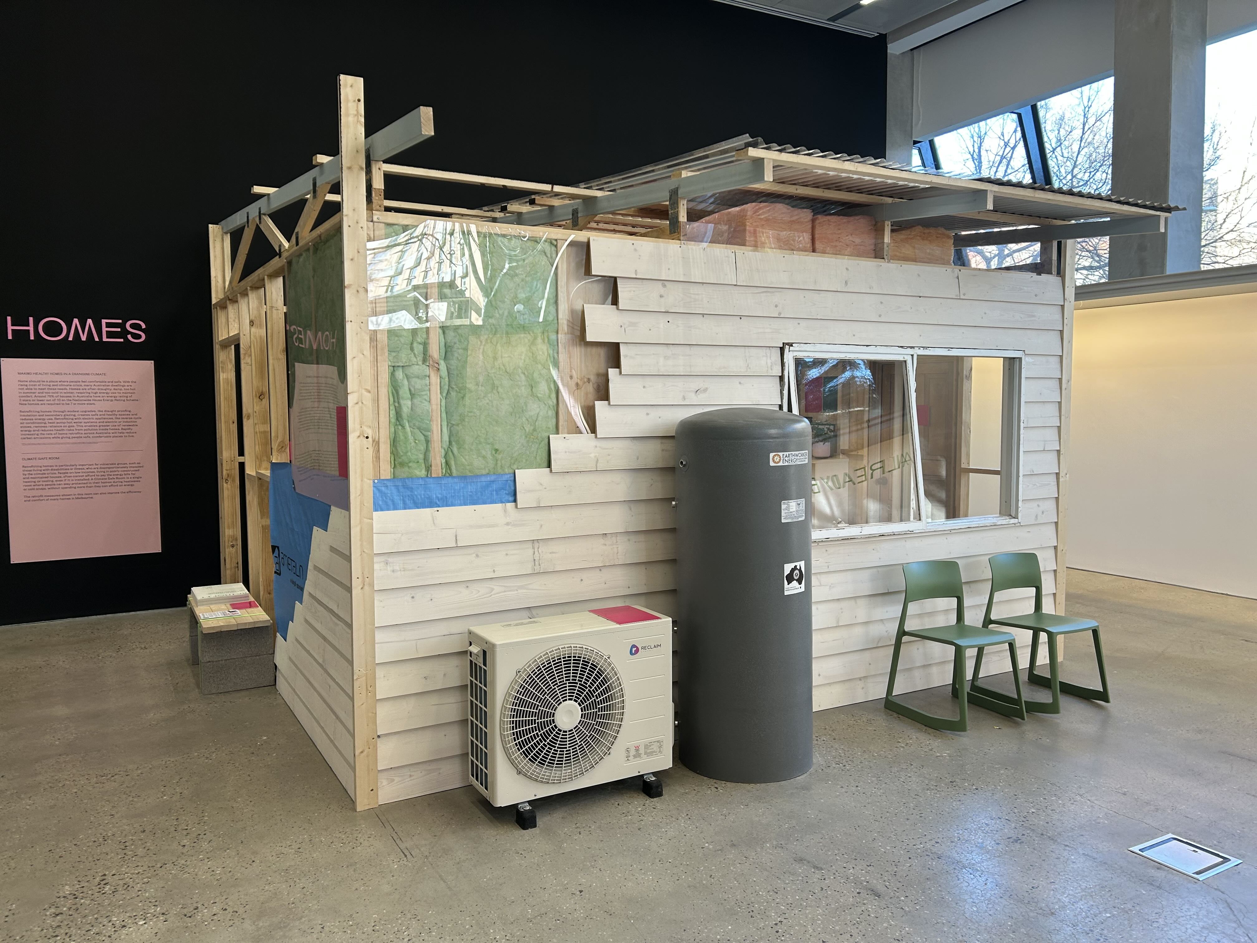 House display showing insulation and air conditioning