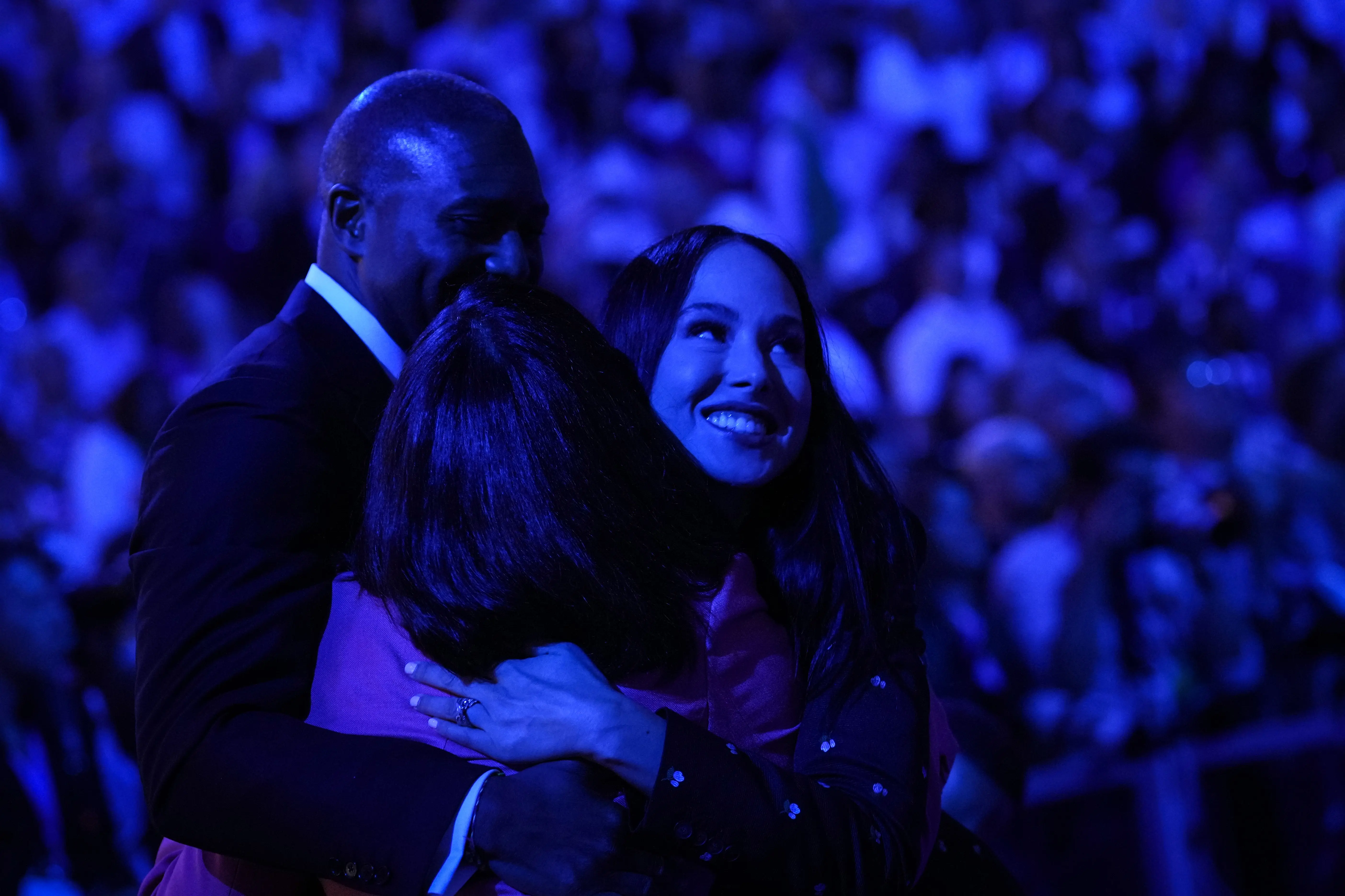 Kamala harris' sister and niece embrace  at the Democratic National Convention 