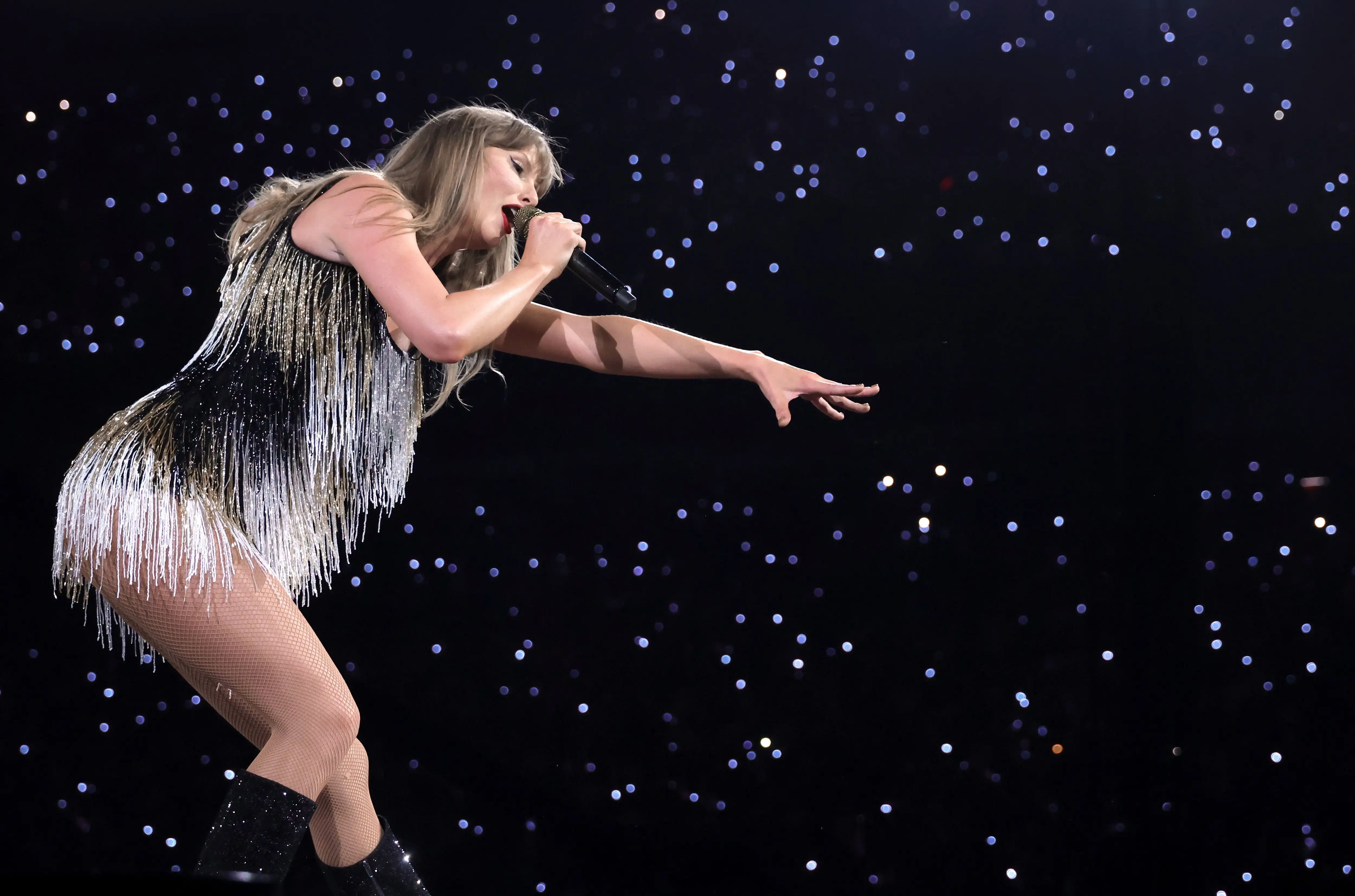 Taylor Swift performs onstage during ‘Taylor Swift | The Eras Tour’