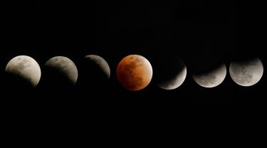 Q&A: Seeing the super, double blue, blood moon thumbnail image