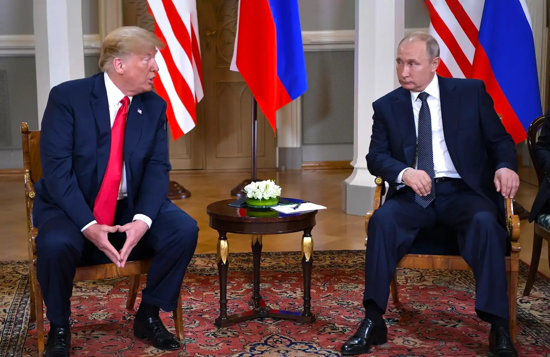 Russian President Vladimir Putin (R) and U.S. President Donald Trump (L) meeting in 2018