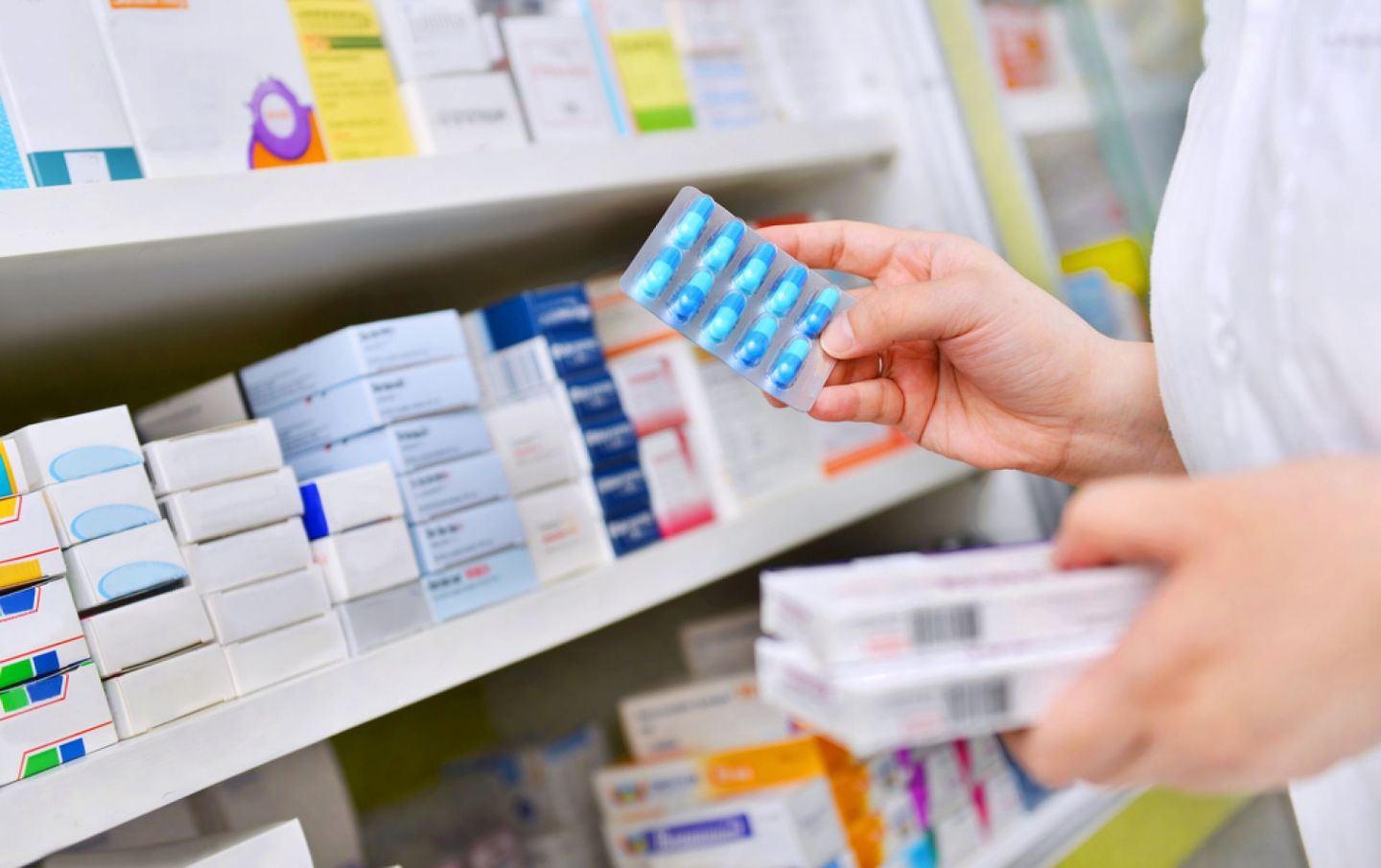 Antibiotics_in hand