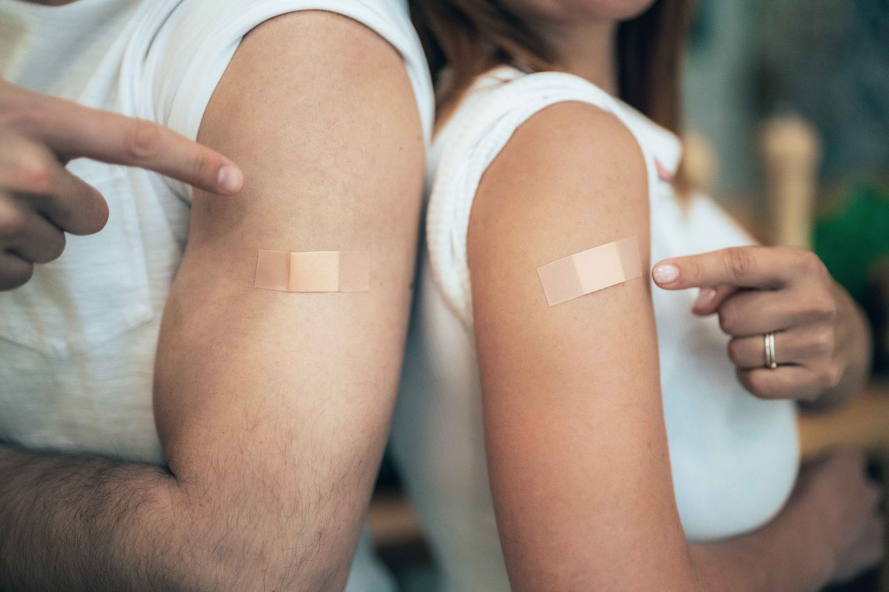 The COVID-19 vaccine difference between men and women thumbnail image